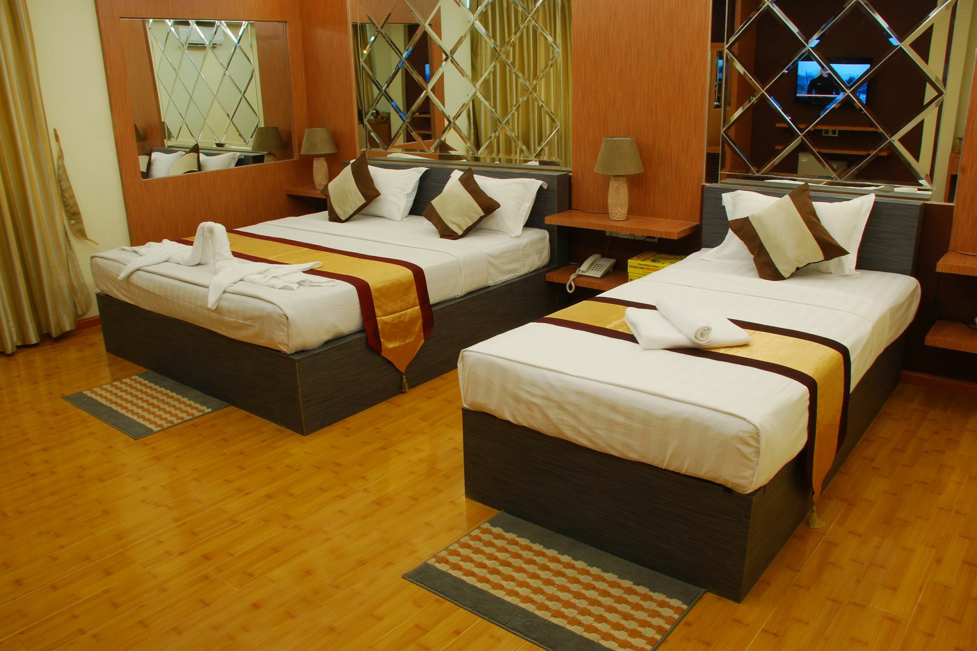 Hotel 72 Rangun Kültér fotó